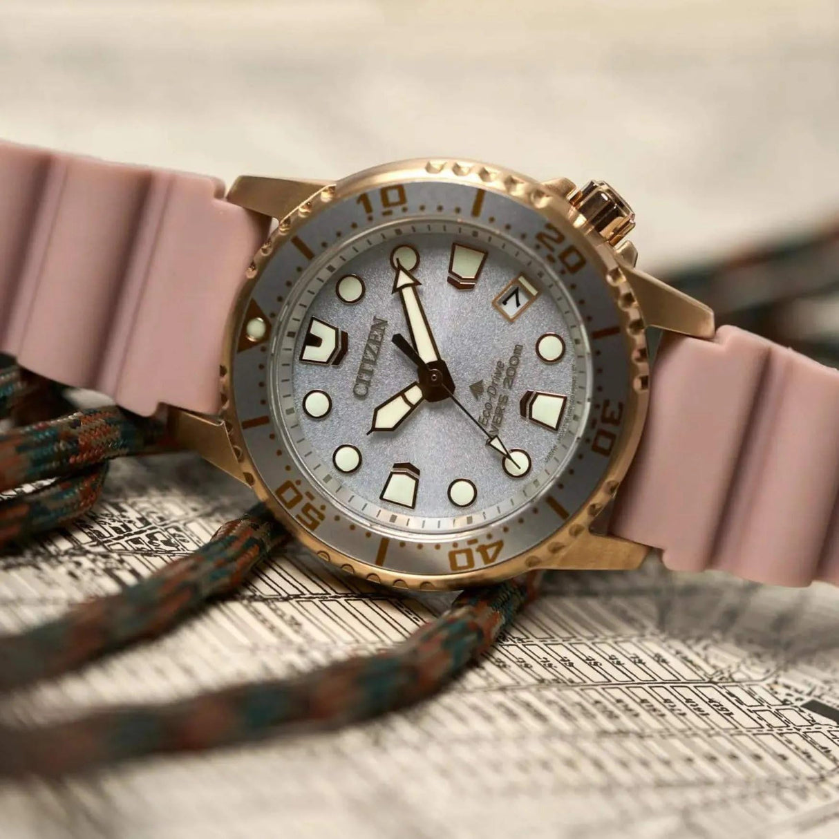 CITIZEN Reloj Analógico para Mujeres de Cuarzo con Correa en Poliuretano EO2023-00A