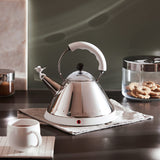 Alessi - MG32 W - Hervidor Eléctrico de Diseño, Acero Inoxidable y Resina Termoplástica, Blanco