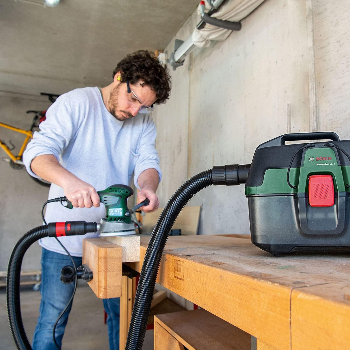 Bosch Aspirador en seco y húmedo a batería AdvancedVac 18V-8 (sin batería, Sistema de 18 voltios, Juego de Accesorios Incluido, Embalaje en Caja)