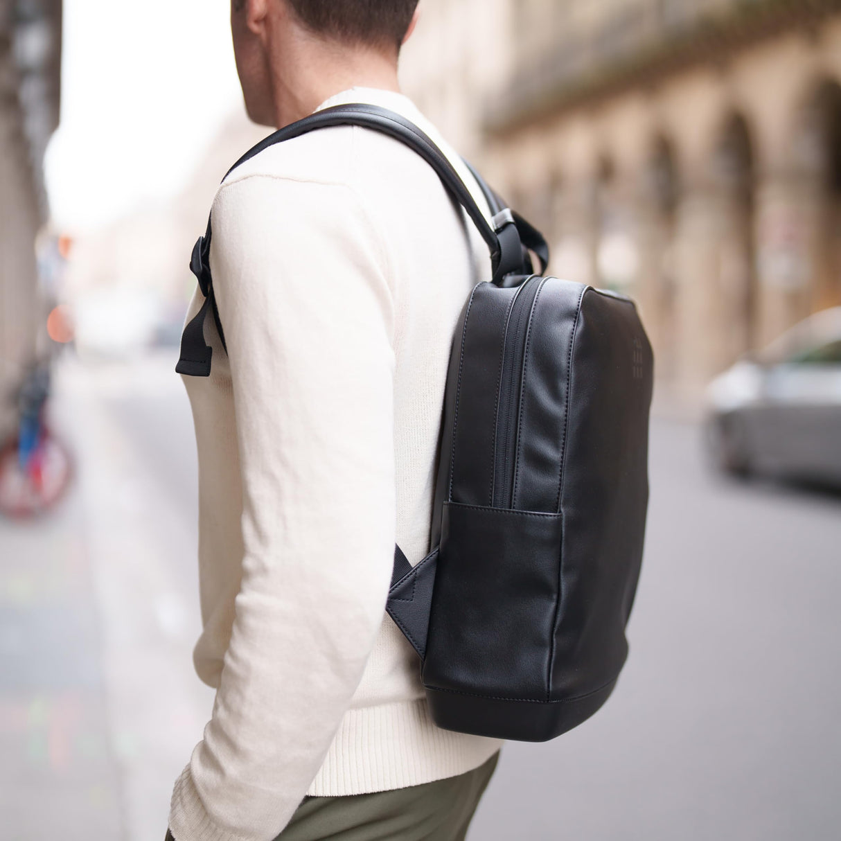 Moleskine Mochila Porta PC Colección Classic, Mochila Compatible con Computadora, Laptop, Notebook y iPad hasta 15'', Dimensiones 32 x 42 x 11 cm, Color Negro
