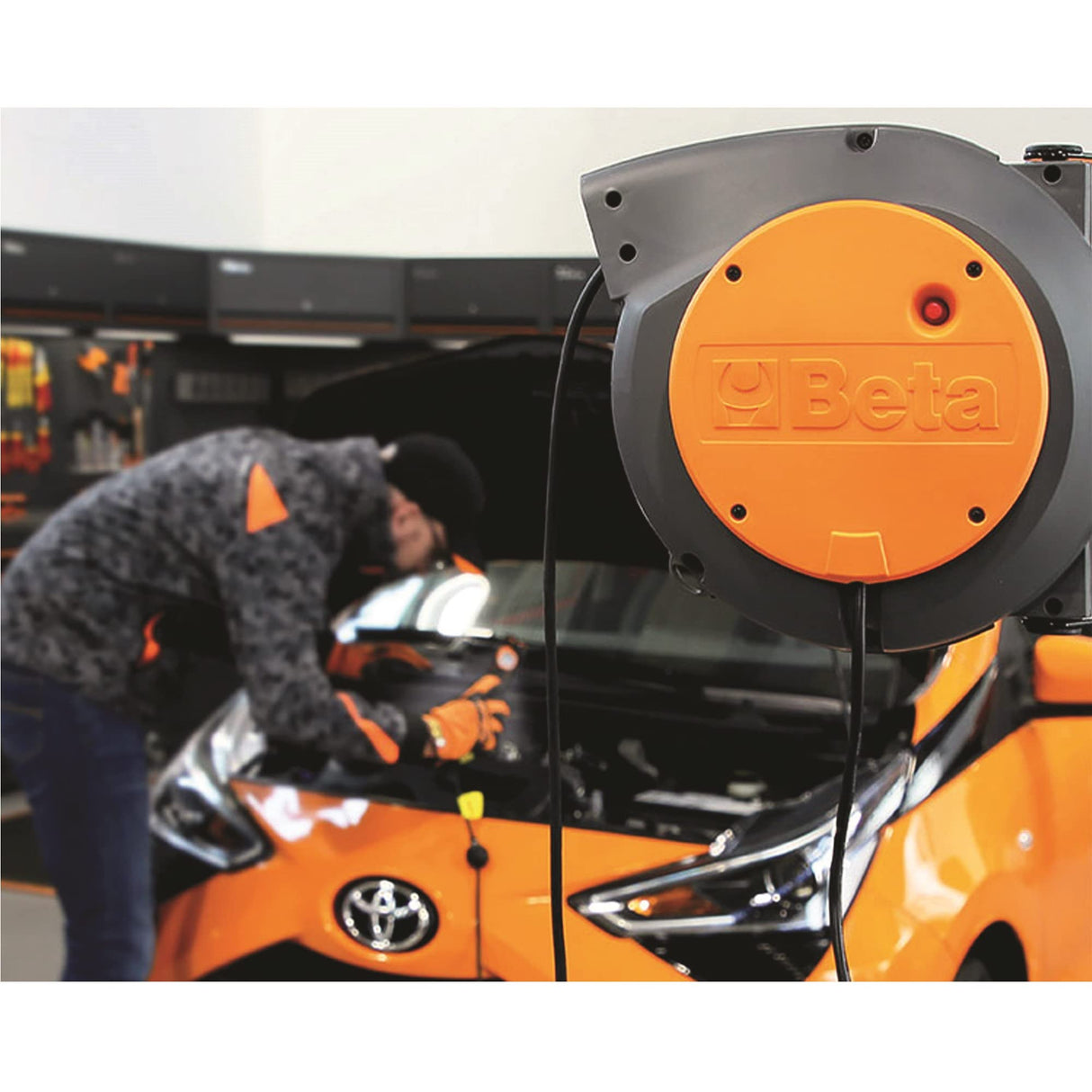 Beta - 1844 15-H05 Carrete automático con protección térmica y cable 3Gx1,5 mm² longitud cable sin carcasa de 1 m, con soporte orientable de 180° y segundo soporte para empotrar rápido, 018420821