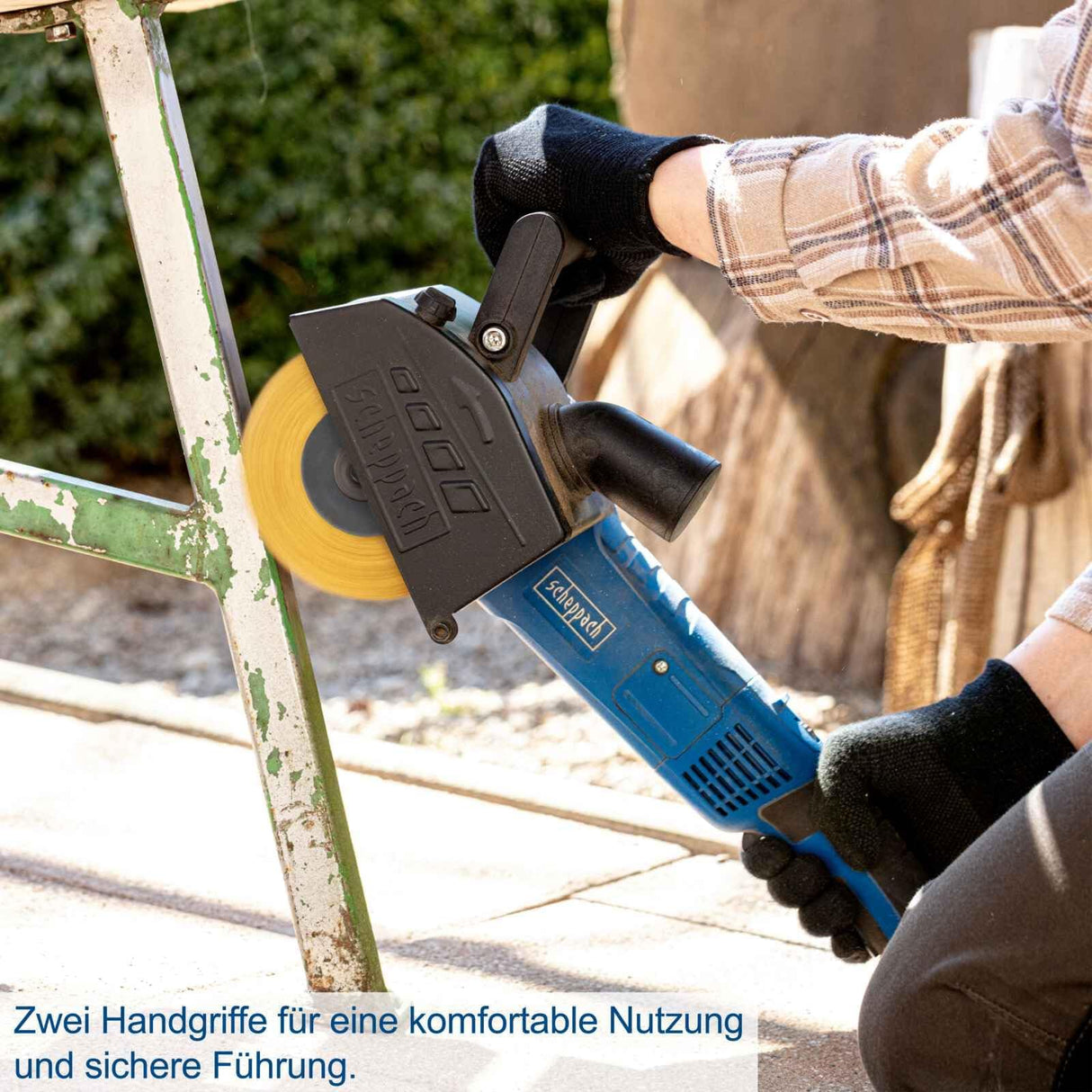 Scheppach Máquina de satén MRS1300 con arranque suave y potencia de 1300 W, incluye cepillo de latón, tiras abrasivas y cepillo de nailon, ancho de cepillo de 100 mm con diámetro de 120 mm, velocidad