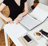 Pack Paquete de 500 Folios Navigator Universal A4 80gr + Fundas Multitaladro Plástico para Folios, Paquete de Folios Din A4 - Ofituria (2500 hojas + 100 fundas)