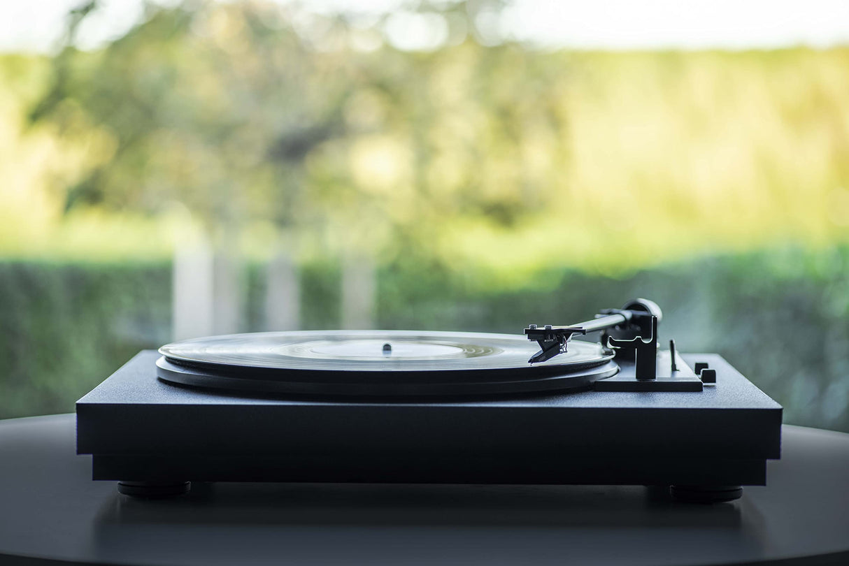 Pro-Ject A1, Tocadiscos Totalmente automático con preamplificador de Fono, conmutación electrónica 33/45 y capsula OM10, Negro