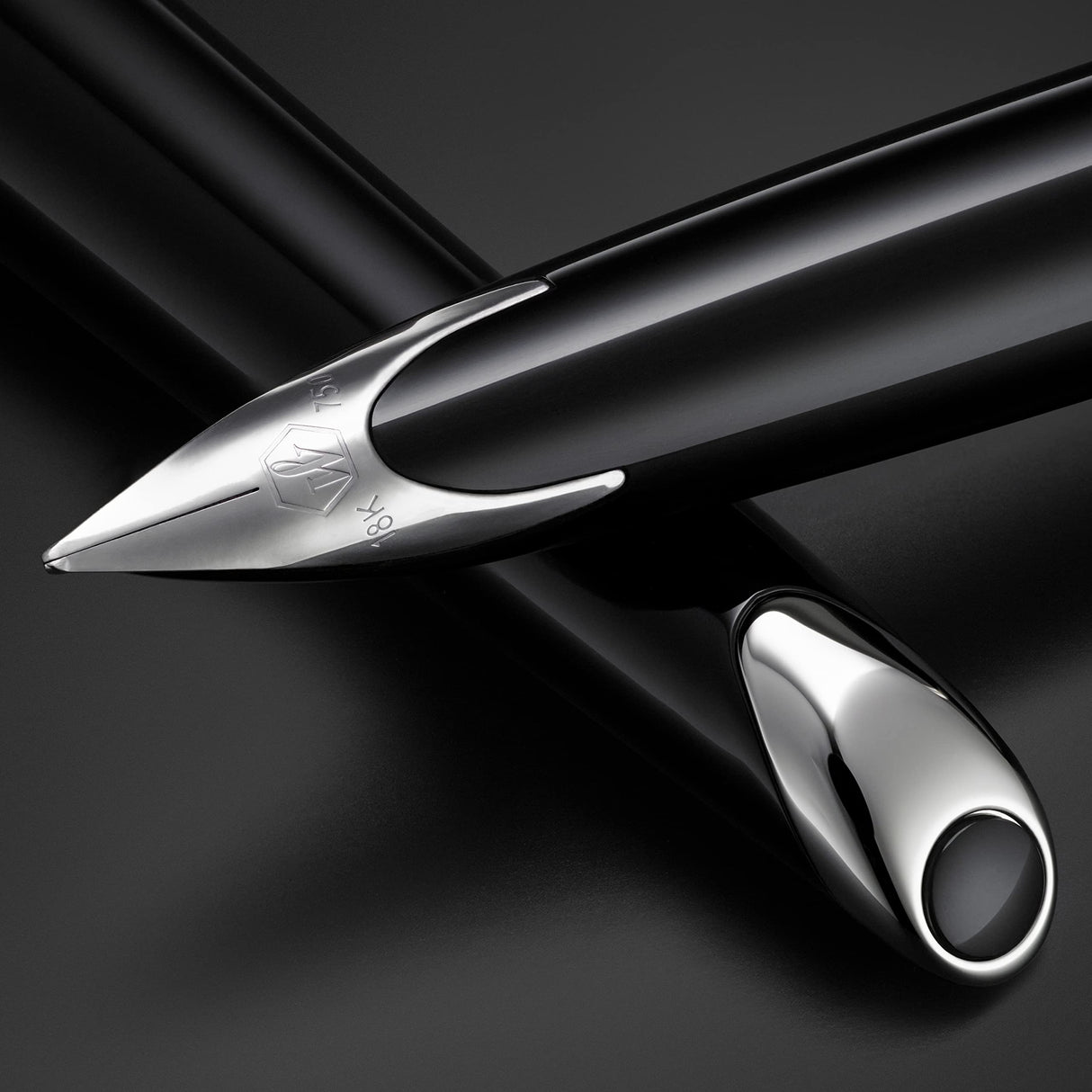 Waterman Carène Black Sea pluma estilográfica | color negro muy brillante con adorno chapado en paladio | plumín mediano con cartucho de tinta azul | estuche de regalo