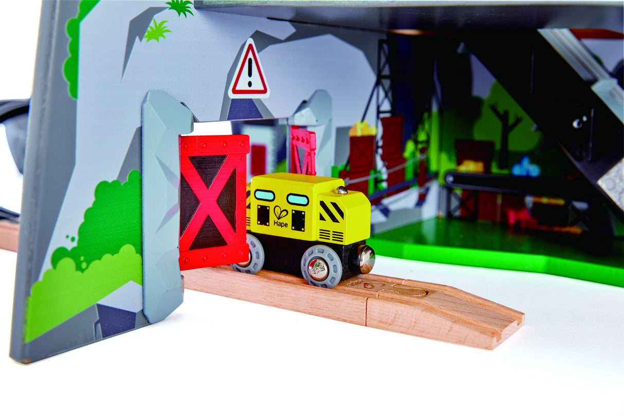 Hape- Majestuosa Mina de Montaña (Toynamics E3753)