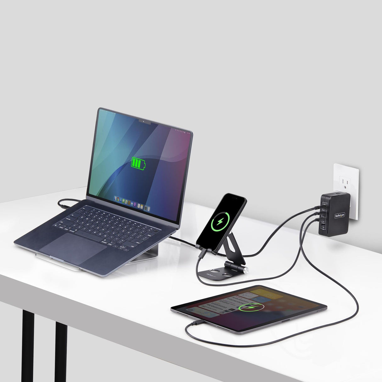 StarTech.com Cargador USB-C/USB-A de Pared GAN PD 140W 3xUSB-C/1xUSB-A - Cargador Internacional para Portátil - Tipo C PD 3.1