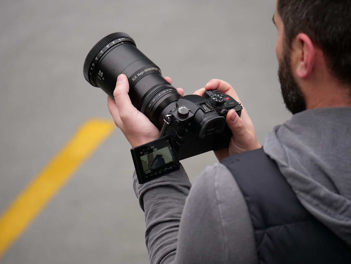 Panasonic Lumix DC-GH5S - Cámara EVIL de 10.28 MP, ISO Base Nativo Dual, Visor OLED, 4K DCI, TC IN/OUT, RAW 14 bits, Pantalla Táctil, Color Negro