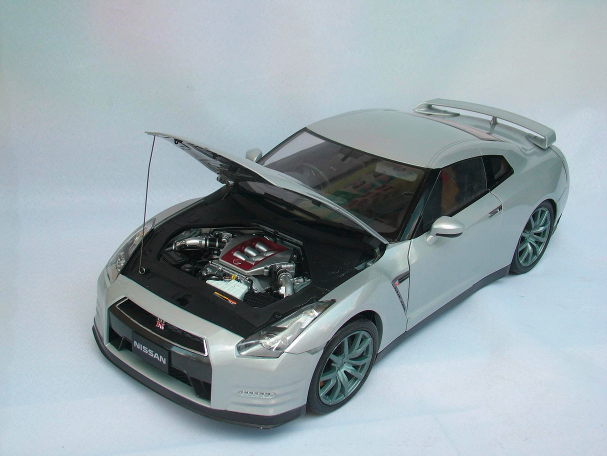 IXO Collections 1:8 IXO Nissan GT-R – Maqueta de construcción, construcción de Stand-Modelo, Kit de construcción, maqueta, función de luz, Kit de construcción