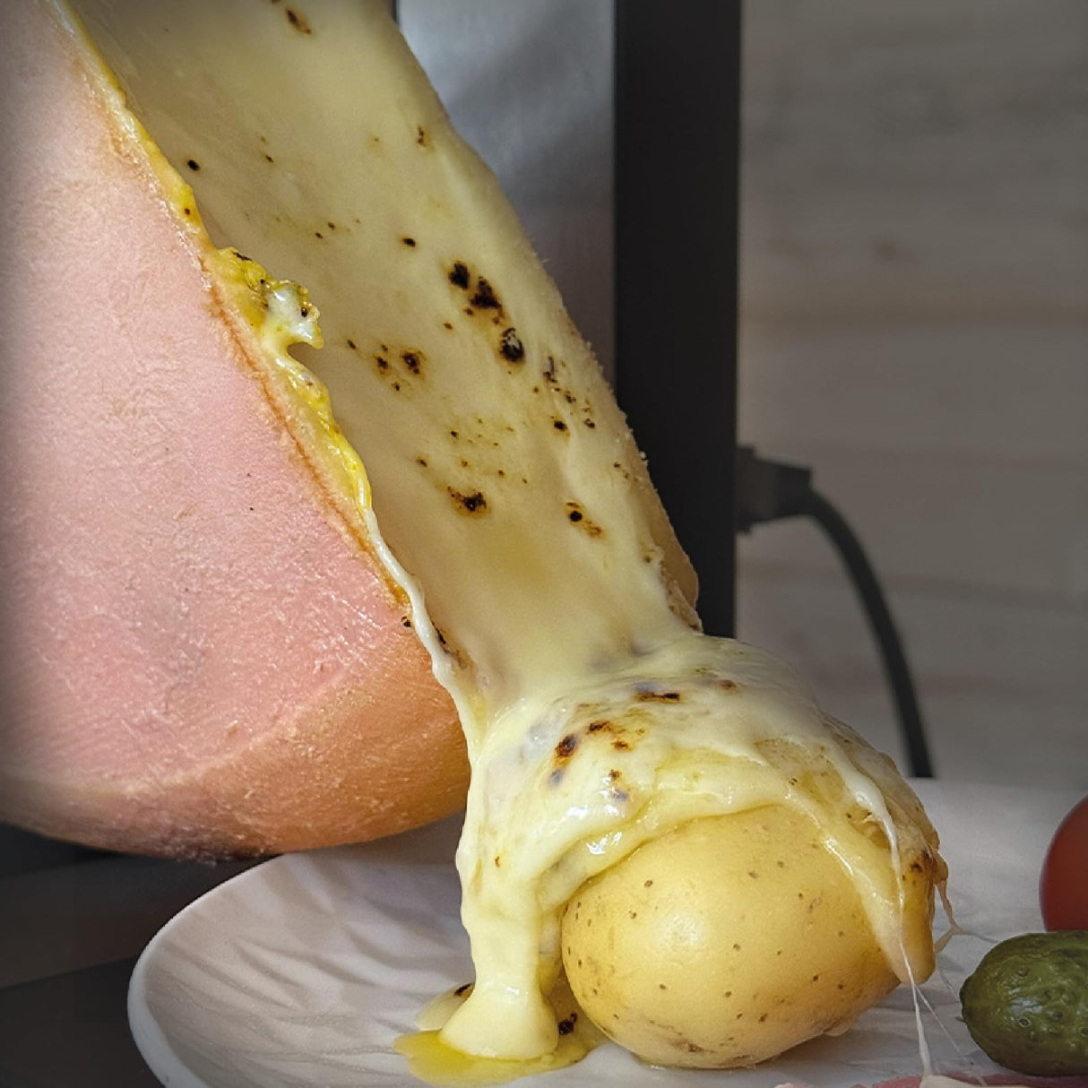 Louis Tellier - Máquina de Raclette Brézière® Signature Inox y Madera - 1/4 o 1/6 de Queso - 1-4 Pers - Rampas de Calentamiento Ajustables en Altura y Plegables - 230V - Made in France
