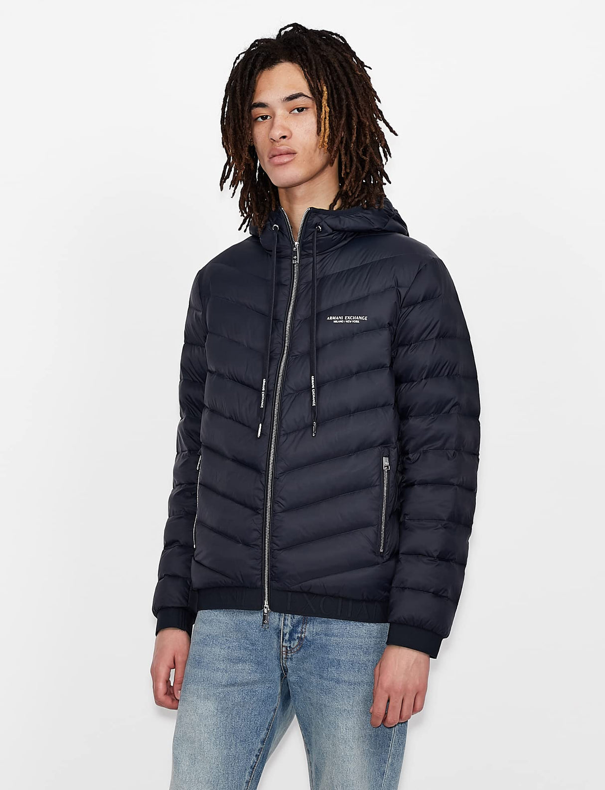 Armani Exchange Chaqueta Acolchada con Capucha y Cremallera, Logotipo de Milano/New York, Azul Marino/Gris Jaspeado, L para Hombre