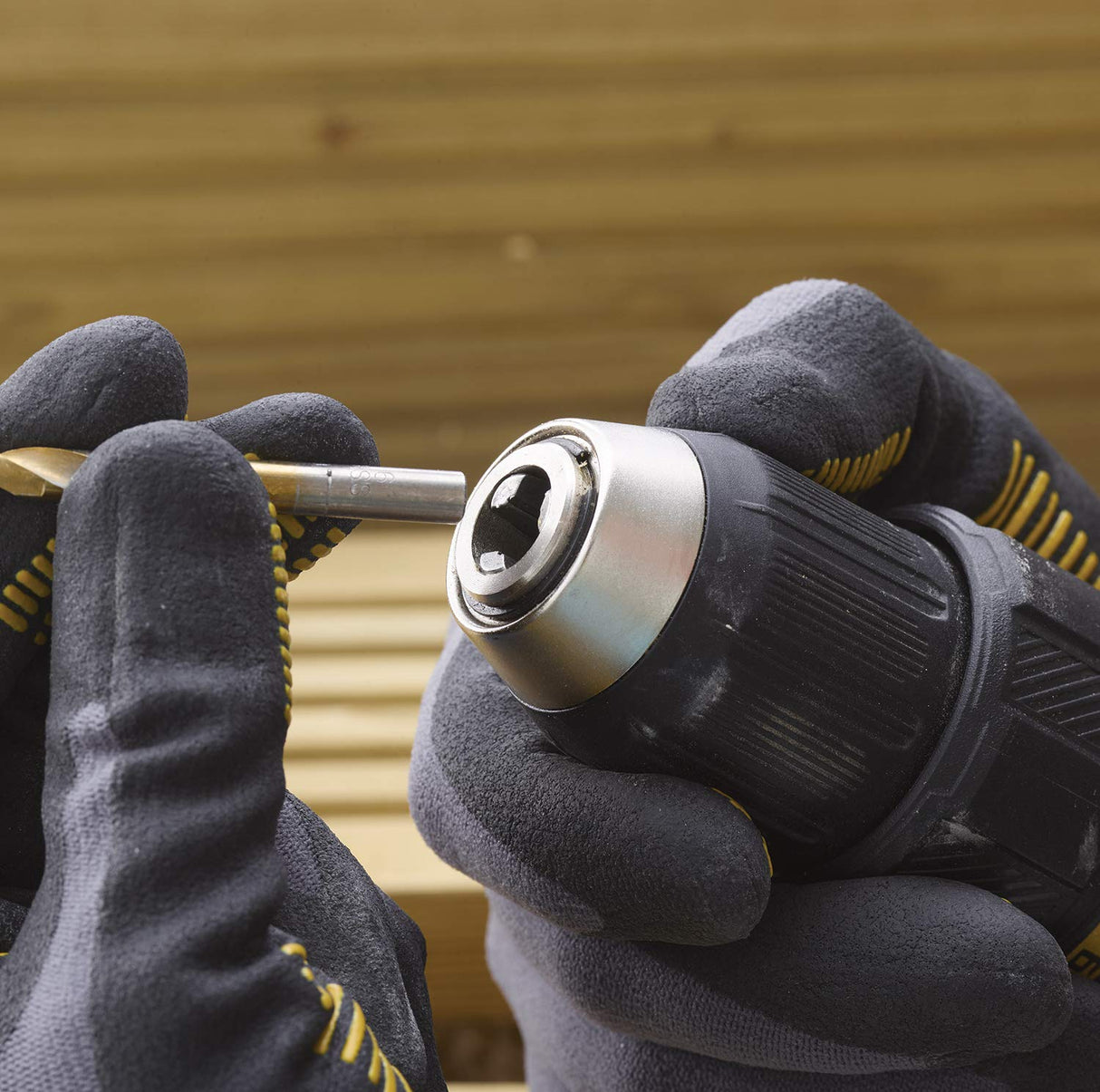STANLEY FATMAX SFMCD710D2K-QW - TALADRO ATORNILLADOR V20 LI-ION 18V BRUSHLESS CON 2 BATERÍAS 2Ah, CARGADOR Y MALETÍN