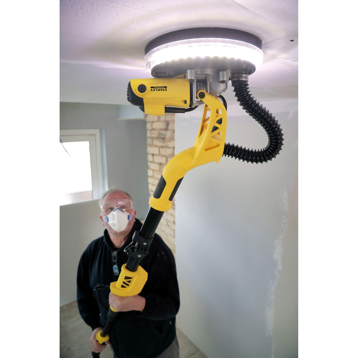 STANLEY FATMAX SFMEE500S-QS Lijadora Eléctrica para Panel de Yeso, con Cable, Potencia de 750 W, Diámetro de Disco 225 mm, Velocidad 1700 rpm, Anillo de Luz LED, Extensible hasta 1.8 mts