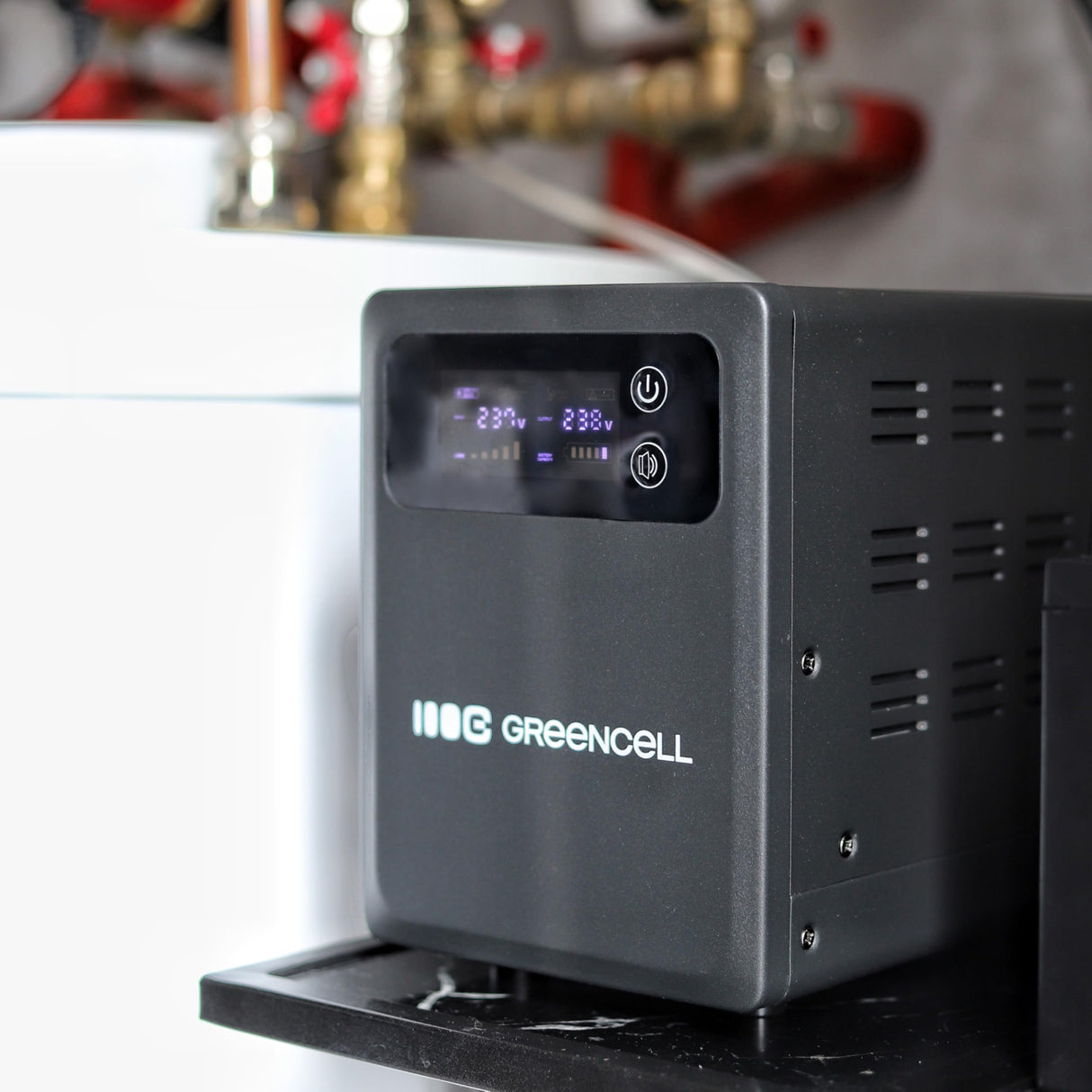 Green Cell SAI 1200 W 2000 VA PowerCore, Fuente de alimentación de Emergencia con Pantalla LCD, AVR UPS con Onda sinusoidal Pura, conexión de batería Externa, protección contra sobretensión