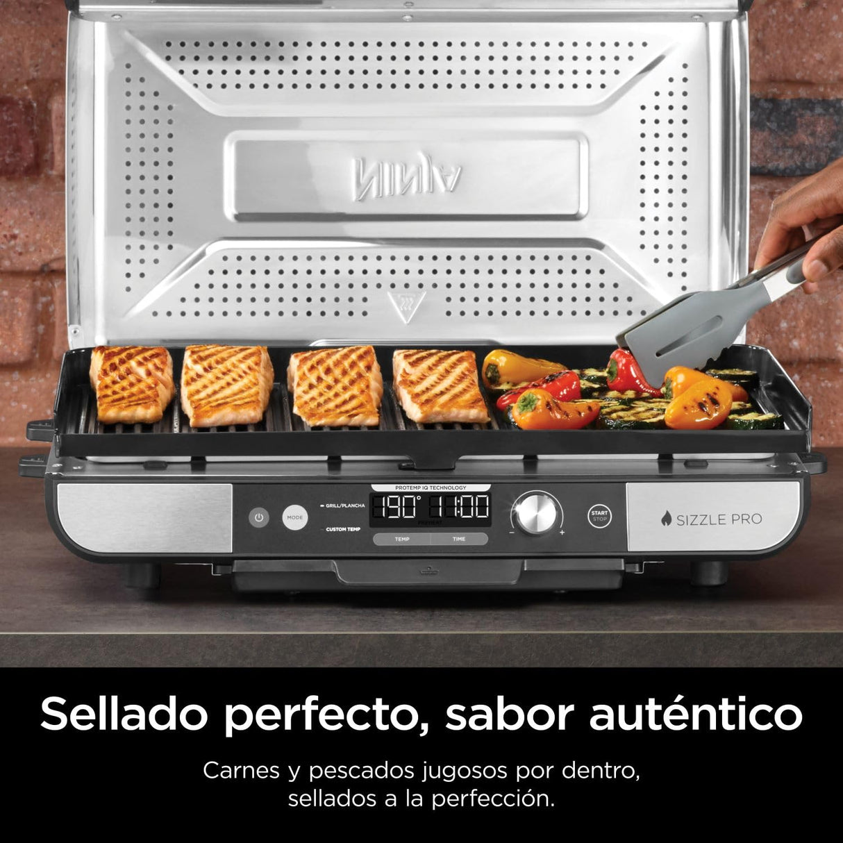 Ninja Sizzle Pro XL Parrilla y plancha para interior, con placa de parrilla y plancha cerámicas antiadherentes, tapa desmontable, recogegrasas y guía de recetas, color plateado/negro GX101EU