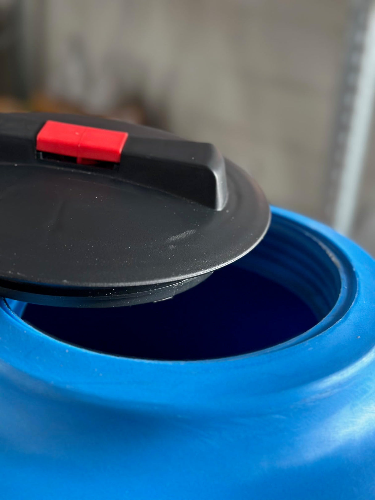 Depósito de Polietileno para Agua, cilíndrico Vertical, Mod. 120 litros, Fabricado en Italia