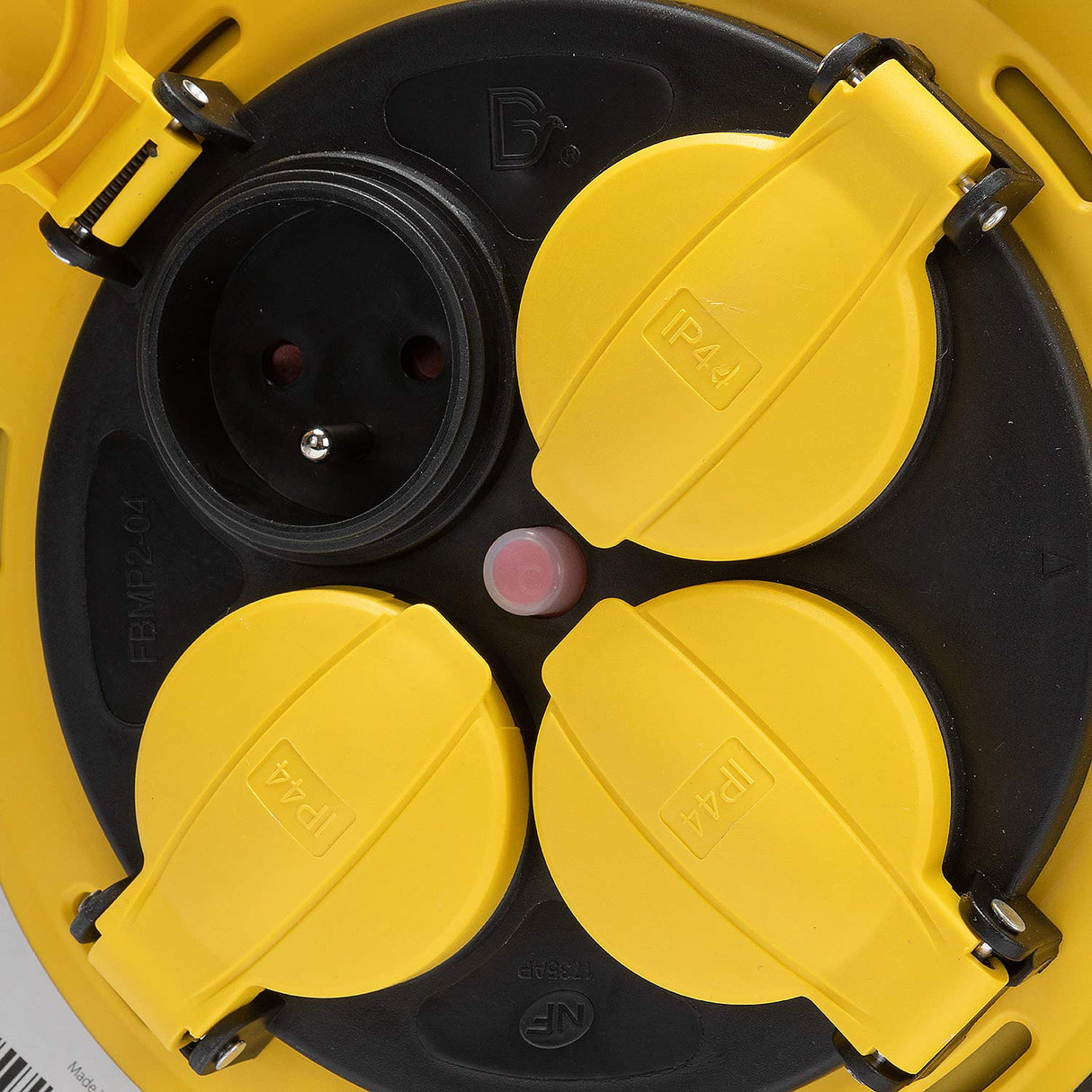 Stak REELPRO-FR-40 - Enrollador eléctrico profesional, tambor fijo, resistente al agua IP44 cable 40 m de goma 3G2,5 mm2 para obras, bricolaje, jardín, 4 enchufes, chasis de acero, color amarillo
