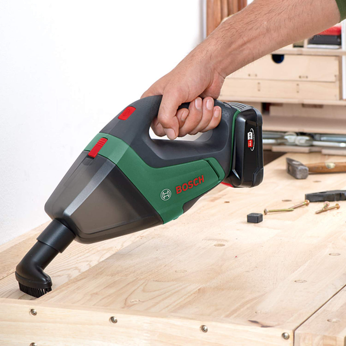 Bosch Aspirador a batería UniversalVac 18 batería de 2.5 Ah, Sistema de 18 voltios, en Caja