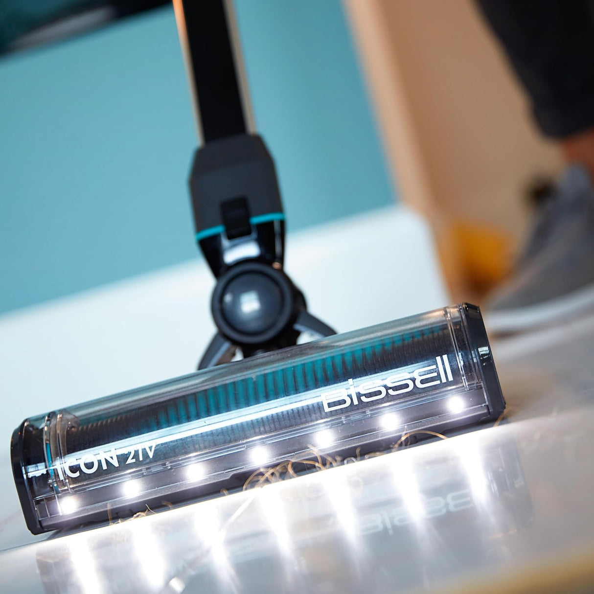 Bissell Icon 21V Cordless Stick Vacuum Aspirador, 81 Decibeles, Negro/Azul Eléctrico