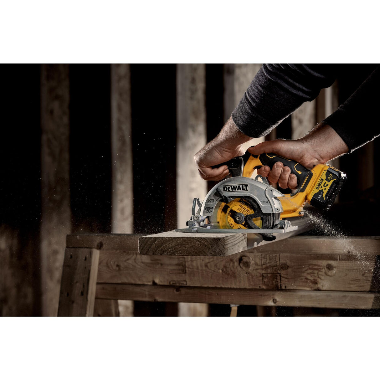 DeWalt - Sierra Circular sin escobilla XR 12V 140mm sin cargador/batería