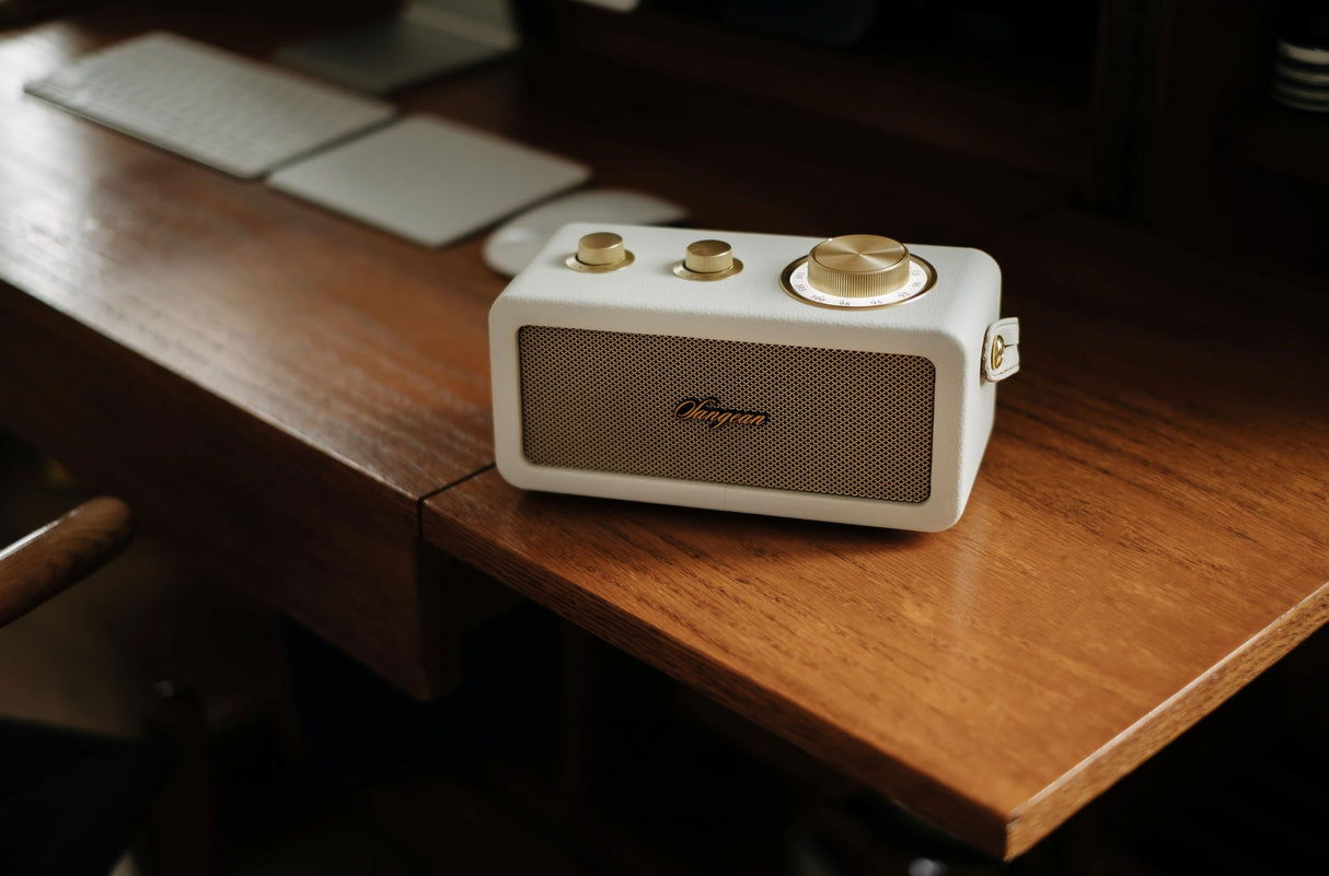 SANGEAN RA-101 Ivory Gold.Altavoz portátil con diseño Retro de Madera y Piel sintética. Bluetooth 5.0. Autonomía 19 Horas con una Carga Completa. AUX-in para Fuentes de Audio externas.