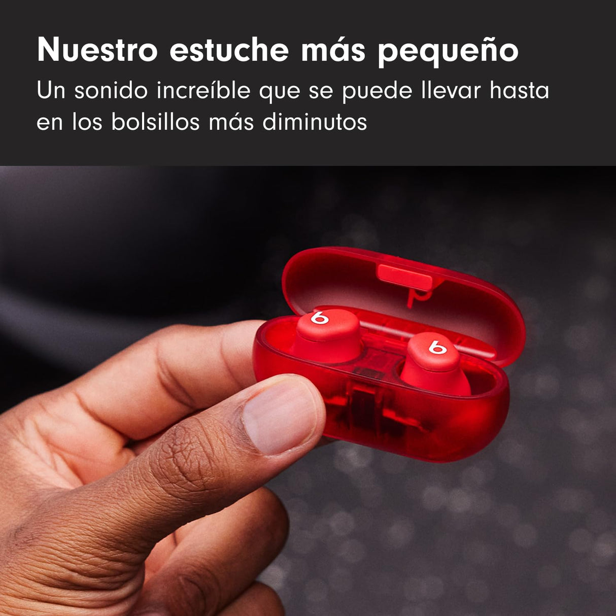 Beats Solo Buds — Auriculares intraurales Bluetooth inalámbricos | 18 Horas de autonomía | Compatibilidad con Apple y Android | Micrófono Integrado - Rojo Transparente