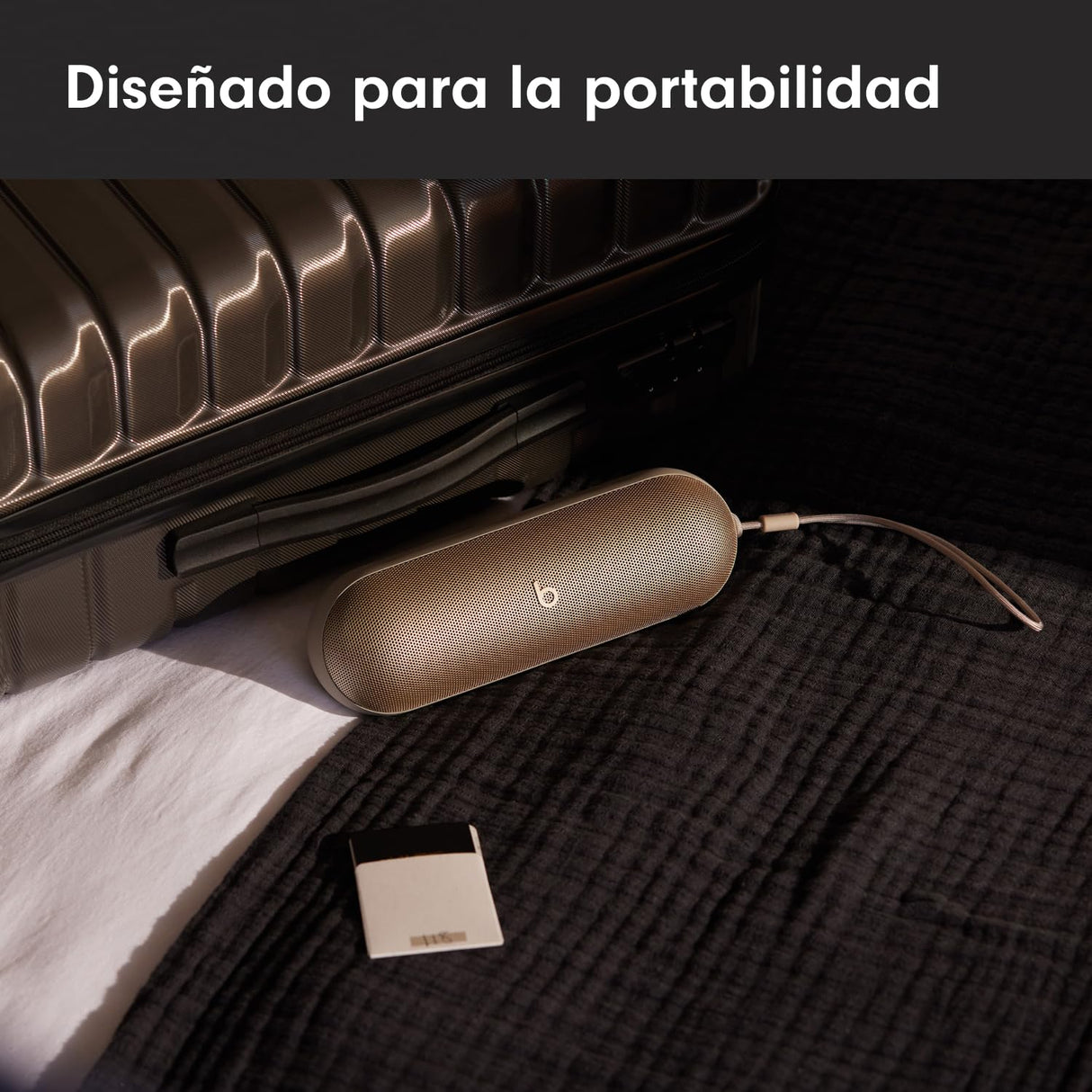 Beats Pill - Altavoz Bluetooth inalámbrico y Cargador portátil Mediante USB-C, hasta 24 Horas de autonomía, Resistencia al Agua IP67, Compatible con Apple y Android, micrófono Integrado – Champán
