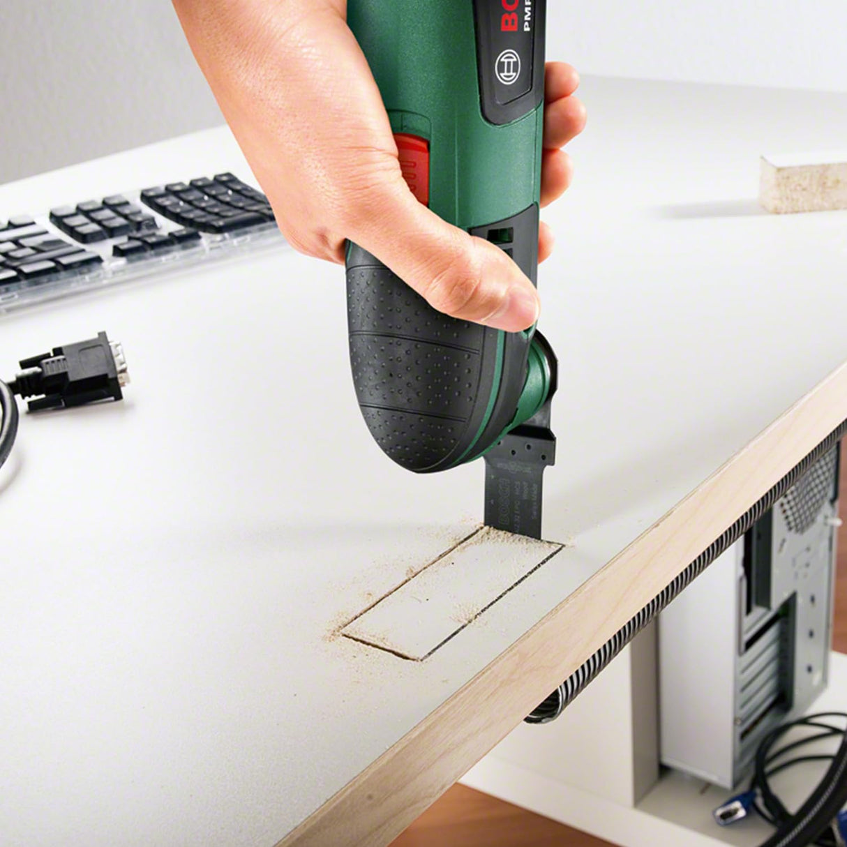 Bosch Multiherramienta PMF 220 CE Set,3 hojas de sierra, placa lijadora, set de hojas de lija, rascadora flexible, cuchilla, tope de profundidad, sistema de aspiración, maletín (220W)
