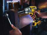 DEWALT DCF899P2-QW - Llave de impacto sin escobillas 1/2' XR 18V, Batería de Litio de 5 Ah, Alto Par 950Nm, 2400 ipm, con maletín TSTAK, cargador y batería