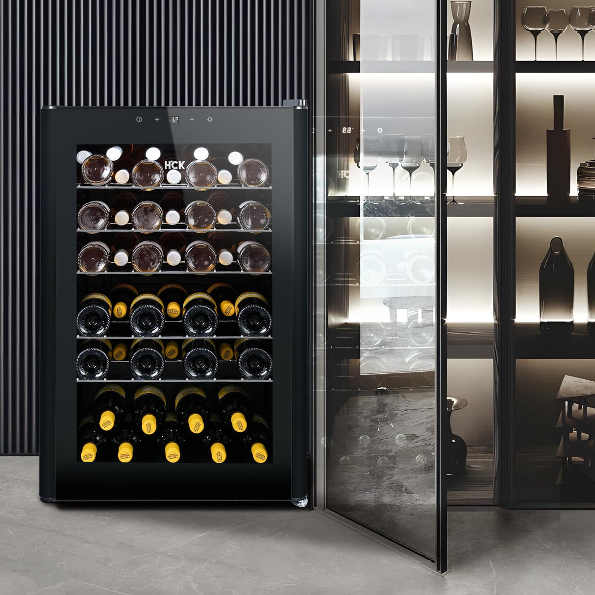HCK Vinoteca, Nevera para Vinos 1 Zona de Refrigeración, 48 Botellas, 115 L, 4-22°C, Pequeña Nevera de 85 cm de Altura Con Panel Táctil, Nevera Silenciosa con Puerta de Vidrio, Negro