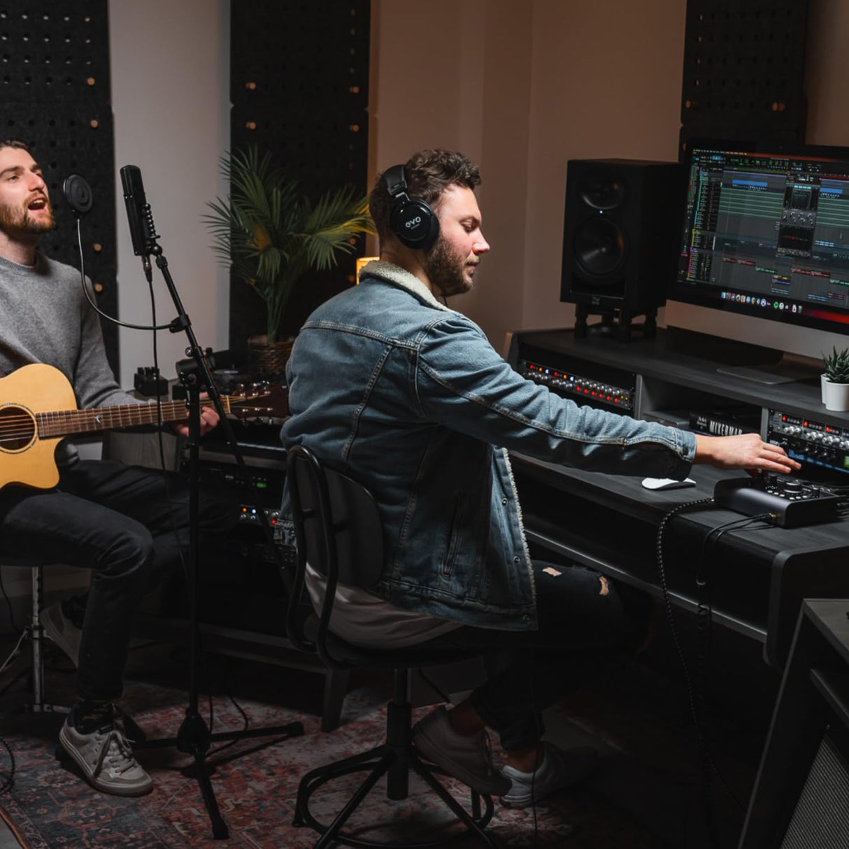 Interfaz de audio Audient iD24, 2 preamplificadores de micrófono de clase A (interfaz de audio USB-C de alto rendimiento, bucle de retorno de audio, 2 salidas de auriculares)