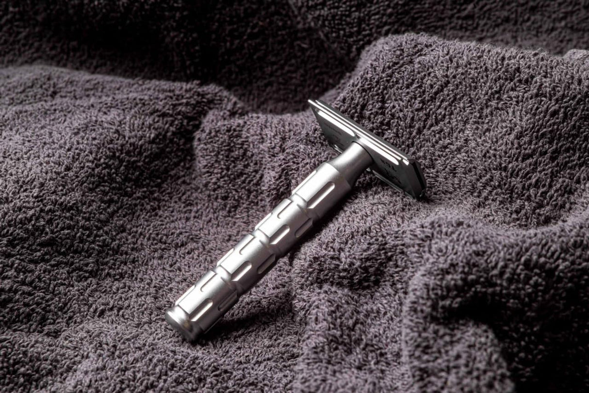 The Goodfellas' smile safety razor stainless steel Syntesi