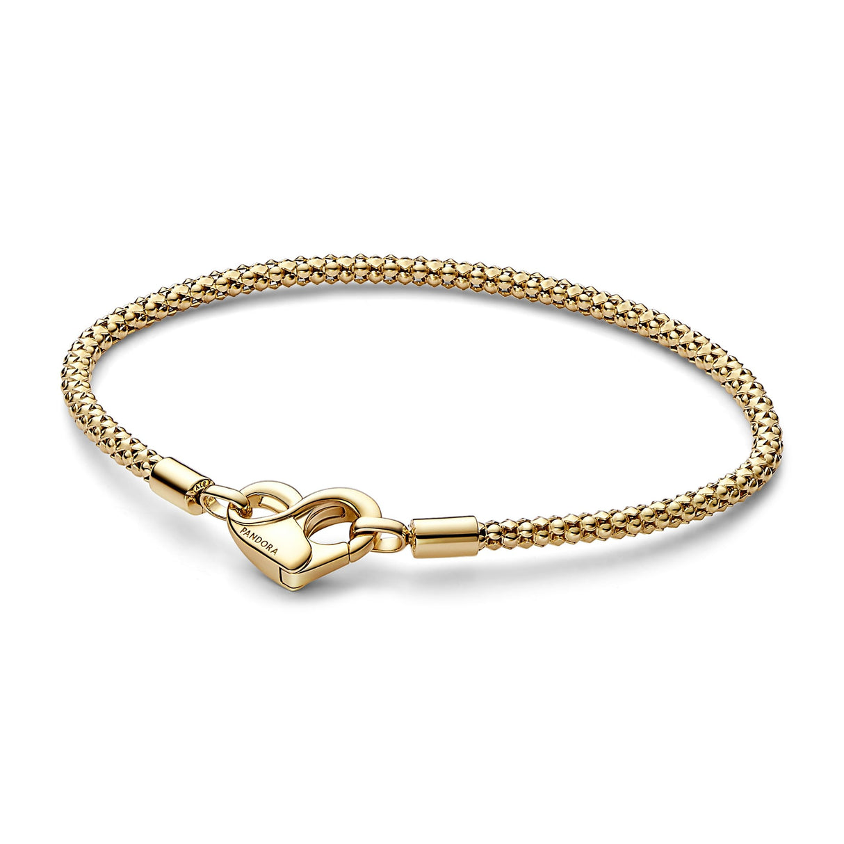Pandora Moments Pulsera de cadena con tachuelas chapada en oro de 14 quilates con cierre en forma de corazón, 19
