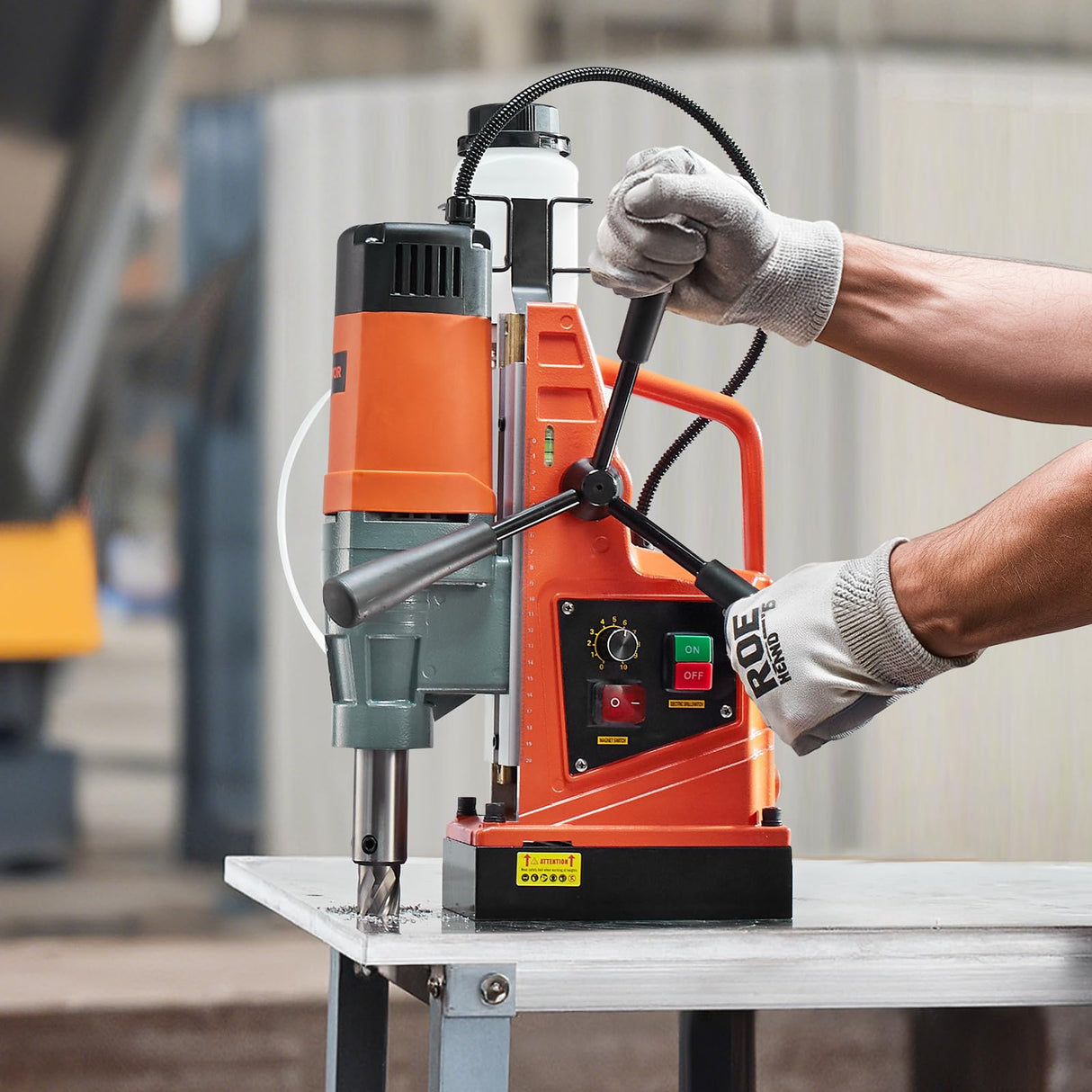 VEVOR Taladro de Núcleo Magnético 1550W Taladrador Magnético Profesional 13000N 500rpm Taladro Magnético Portátil Profundidad 50mm Diámetro de Perforación 50mm Sistema de Perforación Electromagnética