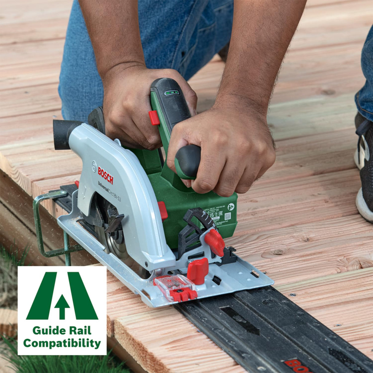 Bosch sierra circular a batería UniversalCirc 18V-53 (para serrar con precisión en madera; profundidad máx. de corte: 53 mm; sistema de 18 V; 1 batería de 2,5 Ah y cargador)