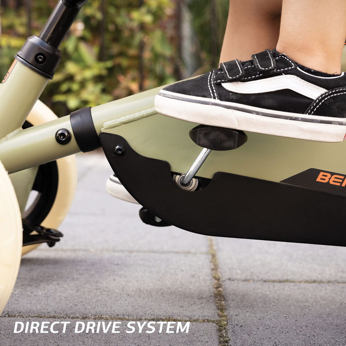 BERG Buzzy Retro Green Pedal Gokart, vehículo Infantil, Coche a Pedal, Kettcar a Partir de 2 años, Alta Seguridad y Estabilidad, vehículo de Pedales para niños
