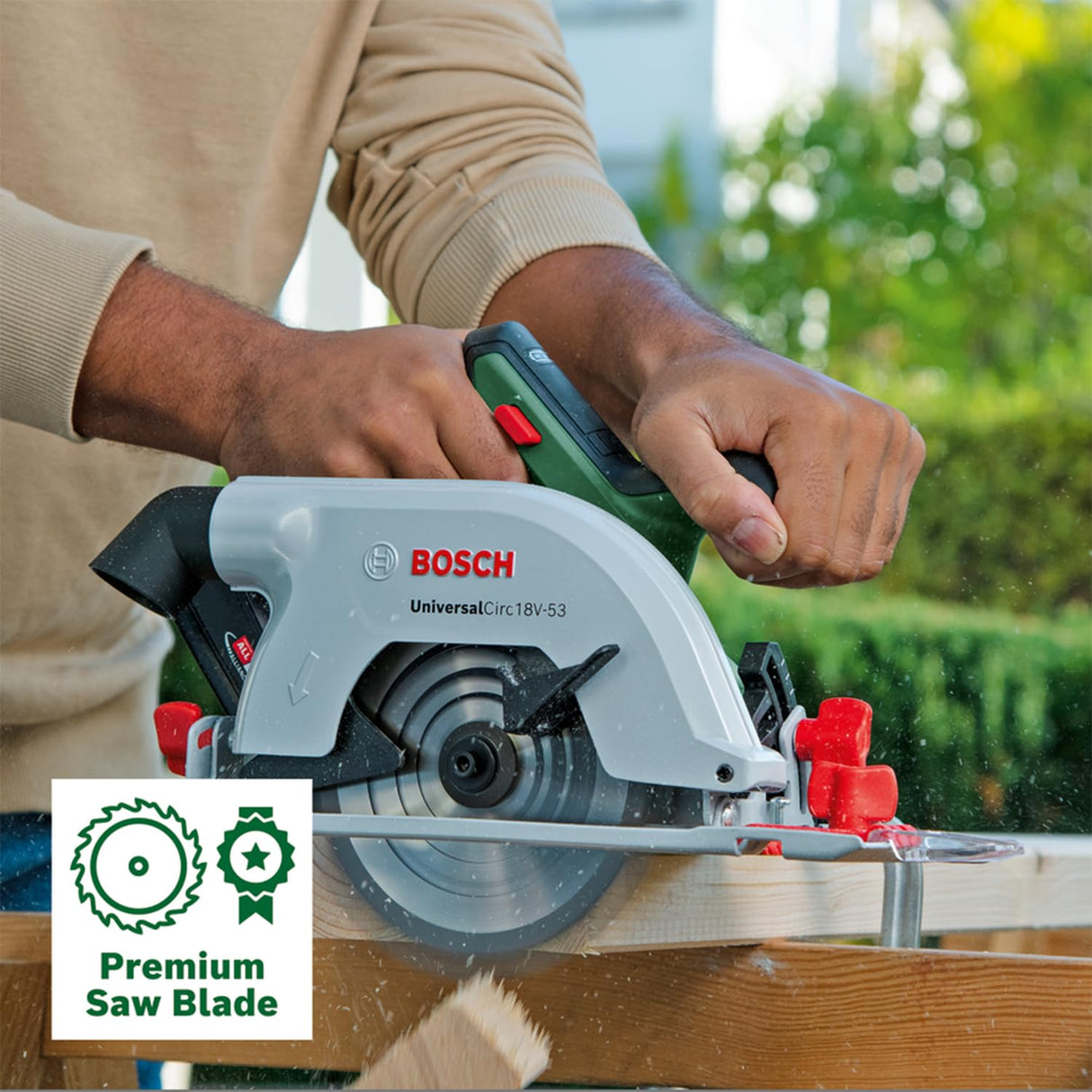 Bosch sierra circular a batería UniversalCirc 18V-53 (para serrar con precisión en madera; profundidad máx. de corte: 53 mm; sistema de 18 V; 1 batería de 2,5 Ah y cargador)