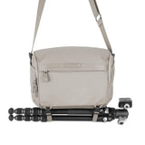 Vanguard Veo Metro S7L CM - Bolsa de fotógrafo para cámara, Objetivos y Tablet de 11 Pulgadas, Crema
