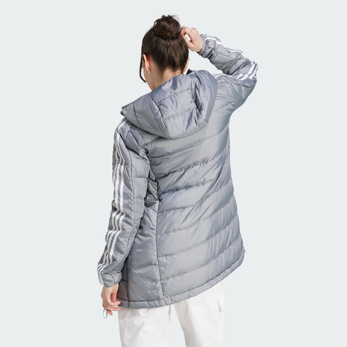 adidas Mujer Essentials 3-Stripes Light Down Hooded Parka, Grey, S