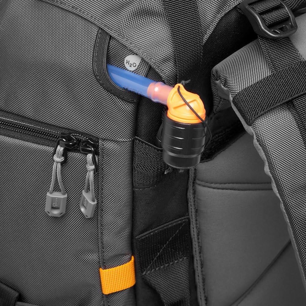 Lowepro Pro Trekker BP 550 AW II, mochila para fotógrafo de exteriores con tejido reciclado, cabe laptops y tablets de hasta 15" con divisiones Maxfit, tapa impermeable, negra o gris oscuro