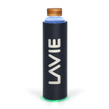 LaVie PURE es un Innovador Purificador de Agua con luz UVA que funciona Sin Consumibles. Transforme su Agua del Grifo en Agua Pura y Deliciosa en 15 minutos. Capacidad 1 L