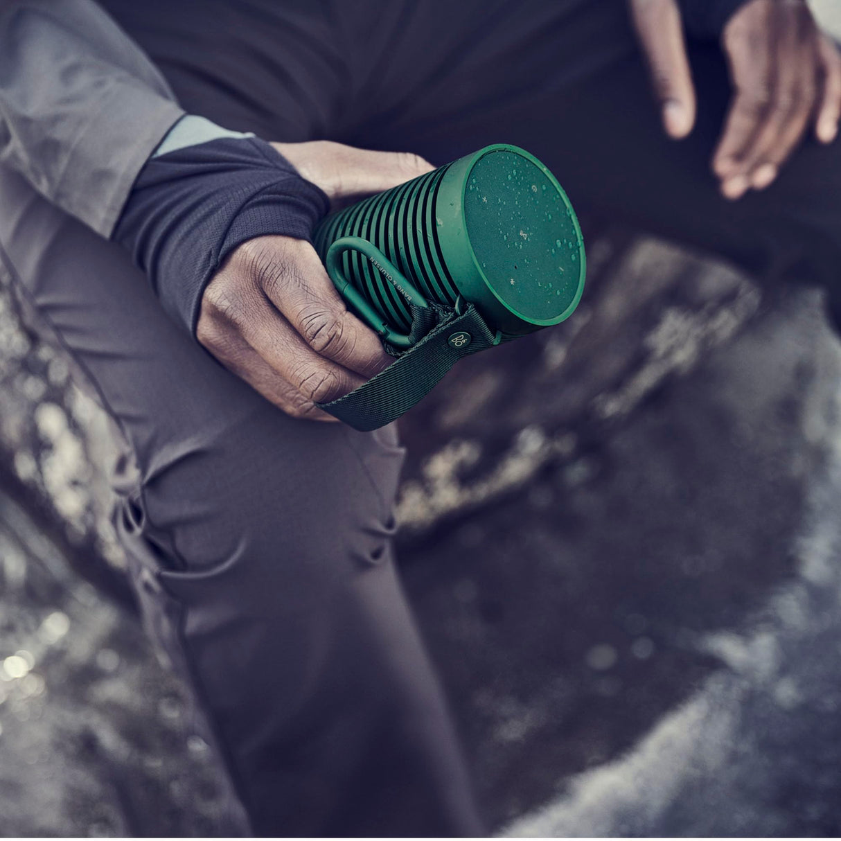 Bang & Olufsen Beosound Explore Altavoz de 360 Grados Bluetooth Portátil Inalámbrico de Alta Gama para Uso en Exteriores, Casa y Viaje, IP67 Resistente al Agua y Polvo, Hasta 27 horas Green