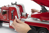 bruder 02821 - Camión de bomberos Mack Granite con bomba - 1:16 Vehículo, Camión de bomberos, Llamada de emergencia, Camión de bomberos, Juguete