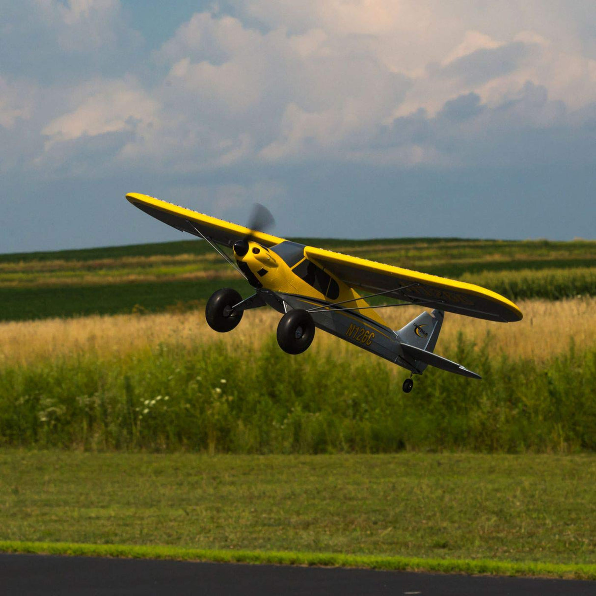 Hobbyzone Avión RC Carbon Cub S 2 1,3 m BNF Basic (transmisor, batería y Cargador no incluidos) con Caja Fuerte, HBZ32500, Amarillo