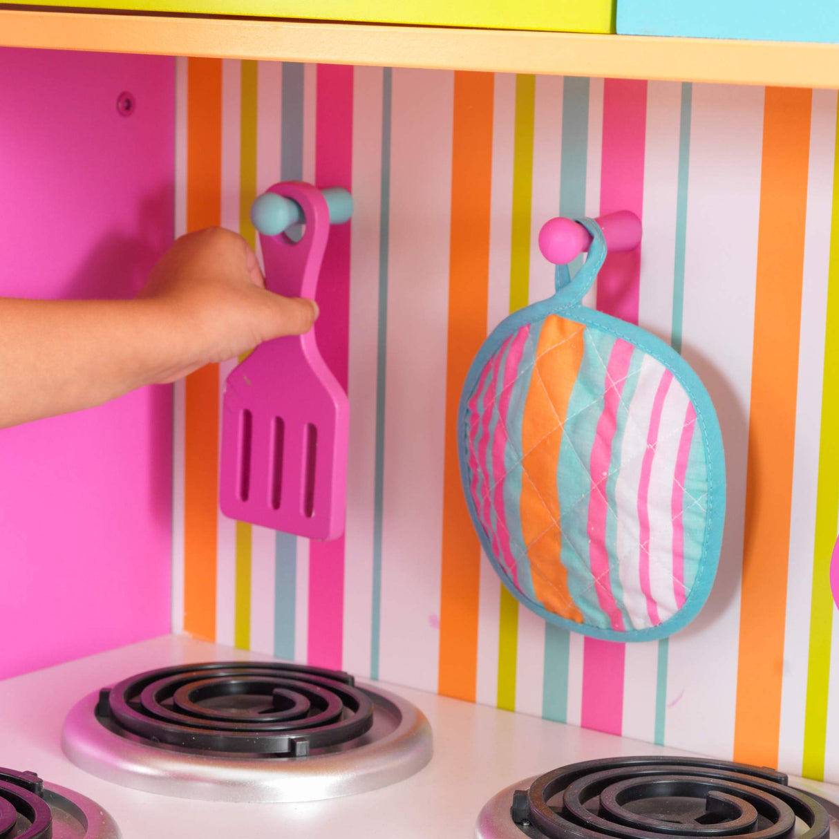 KidKraft Cocina de Juguete de Madera Deluxe Big and Bright para niños, con Accesorios incluidos, teléfono de Juguete y Set Utensilios de cocinita Infantil, Juguetes niños 3+ años (53100)