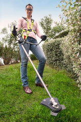 RYOBI Desbrozadora Inalámbrica 18V One+ con Cuchilla Tri-ARC y Cabezal de Hilo – Arnés Vertebrae Ergonómico – (Sin batería)