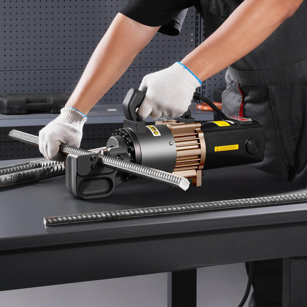 VEVOR Cortadora de Varillas de Refuerzo Hidráulica Eléctrica Portátil de 2000 W, hasta 4 a 25 mm en 3,5 Segundos, Acero de Alta Potencia con Accesorios Ricos en Aceite, Negro, 480 x 130 x 240 mm