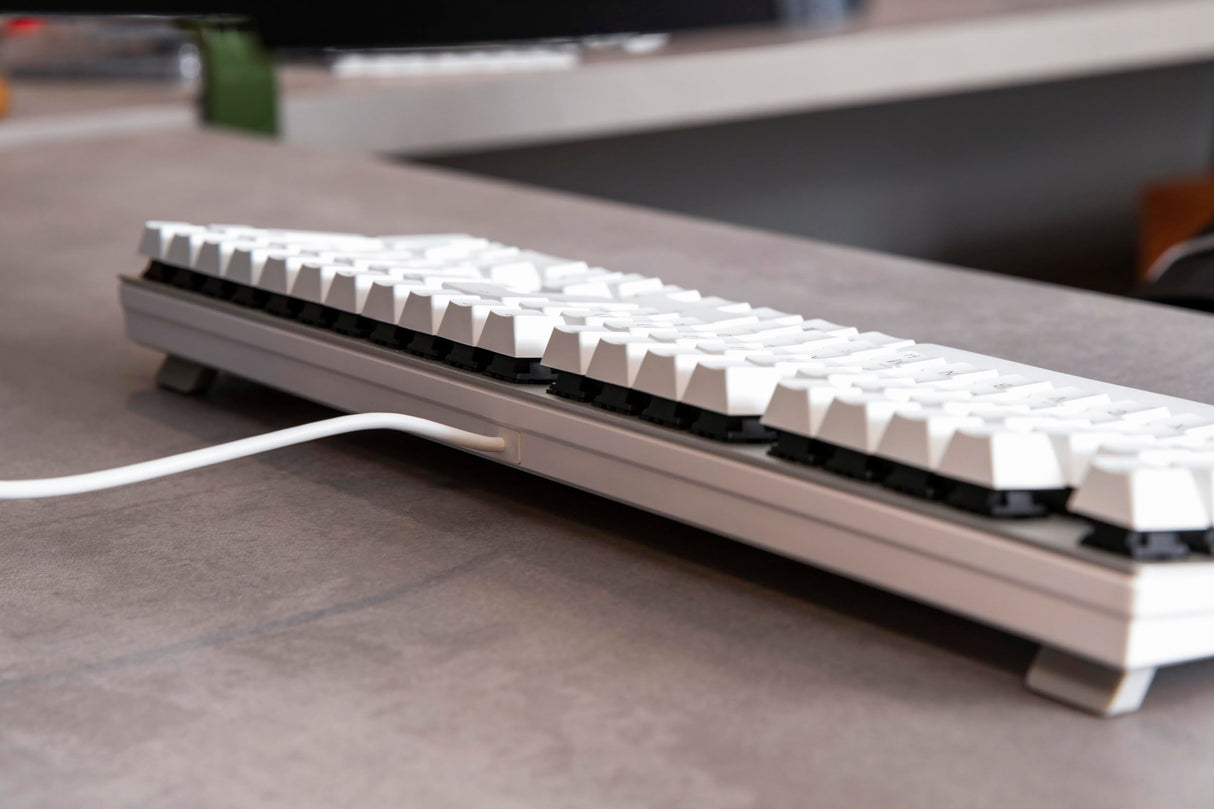 CHERRY KC 200 MX, Teclado Mecánico de Oficina con Placa de Metal Anodizado, Distribución de Teclado Alemán (QWERTZ), con Cable, Switches MX2A SILENT RED, Blanco/Plateado