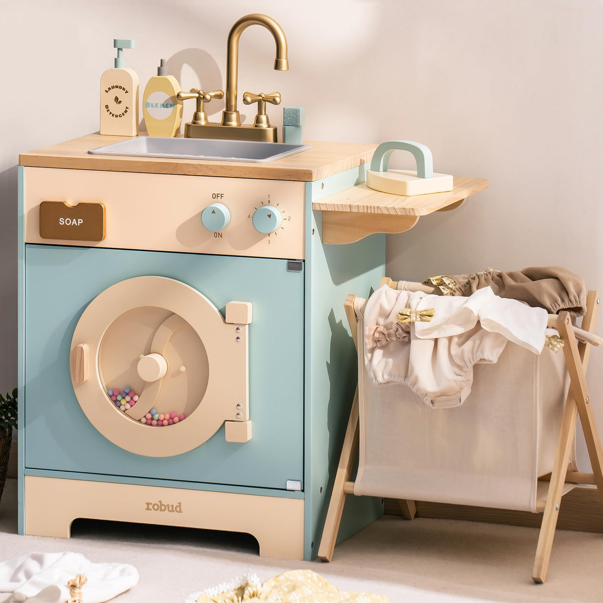 ROBUD Lavadora Infantil de Madera con Cesta de lavandería, Tabla de Planchar, detergente y más, Apta para niños a Partir de 3 años.