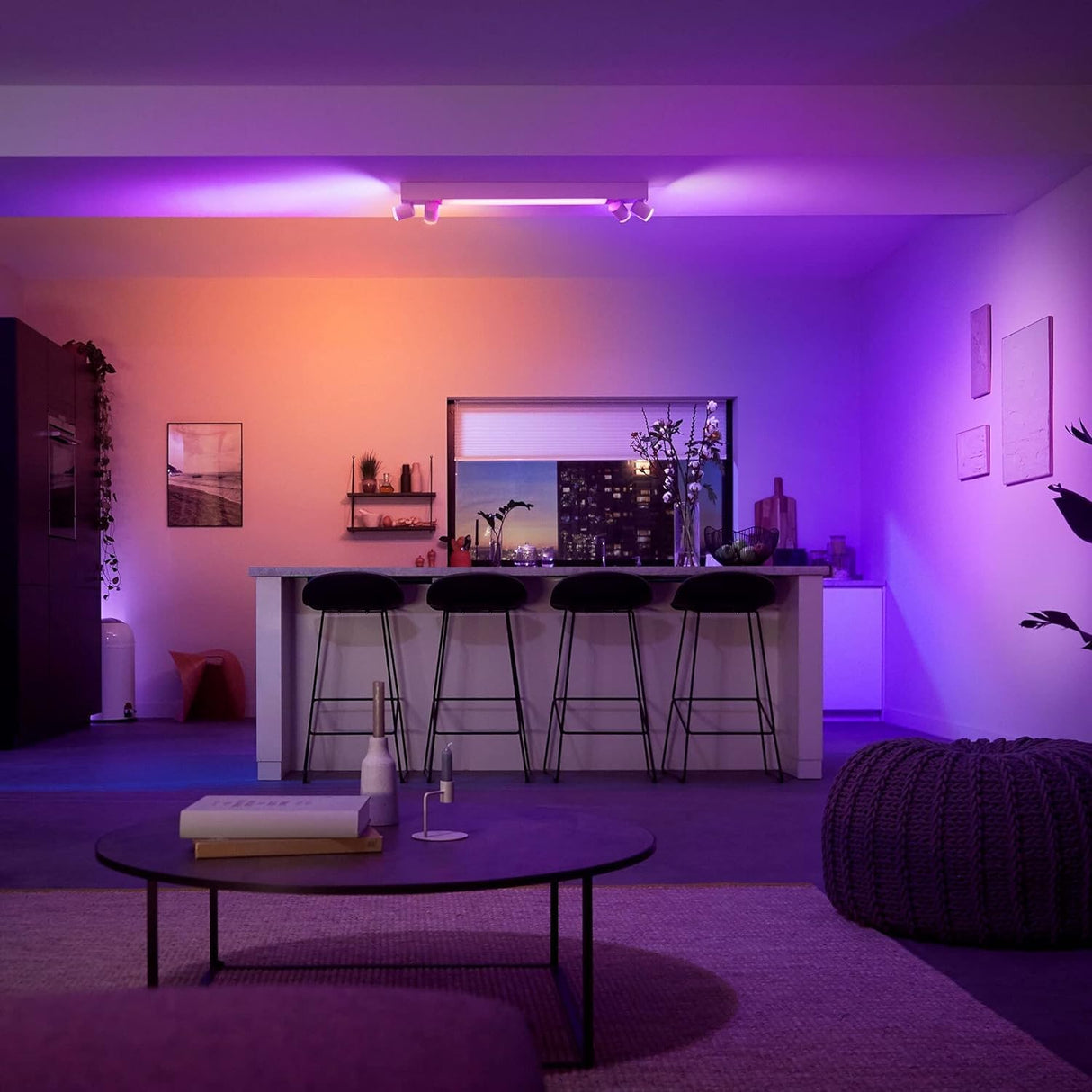 Philips Hue White & Color Ambiance Centris de 4 focos, regulable, 16 millones de colores, controlable mediante app, compatible con Amazon Alexa, blanco